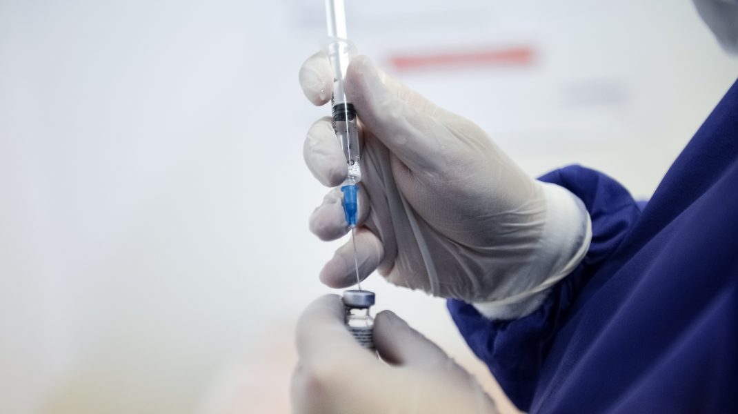 Un bărbat din Gorj, vaccinat la rapel cu Moderna în loc de Pfizer. A fost întocmit dosar penal pentru neglijență în serviciu