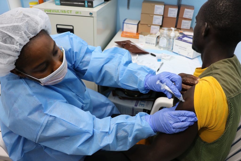 Africa de Sud oprește vaccinările cu AstraZeneca. Motivul invocat de autorități