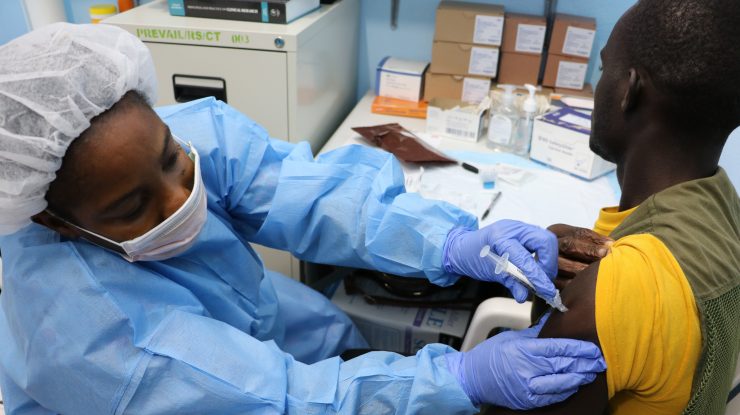 Africa de Sud oprește vaccinările cu AstraZeneca. Motivul invocat de autorități