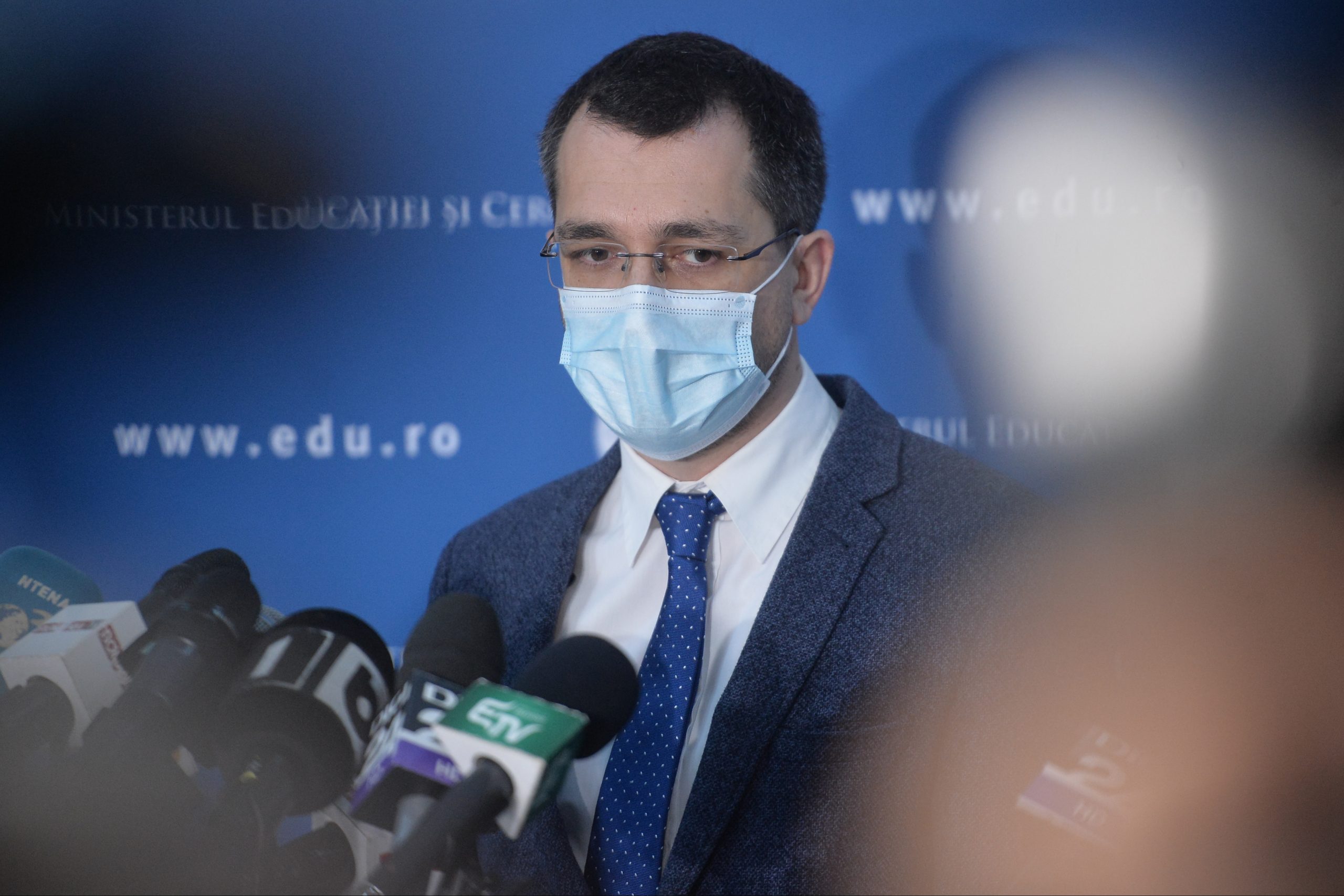 PSD a depus o moțiune simplă împotriva lui Vlad Voiculescu. Reproșurile aduse ministrului: Singura acțiune notabilă, și-a schimbat poza de la profilul de Facebook