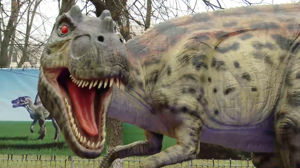 Expoziţie de dinozauri animaţi în Bucureşti. Preferatul copiiilor, puiul de T-Rex
