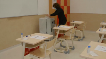 Școala inteligentă din Ciugud se redeschide, deși comuna este în scenariul roșu