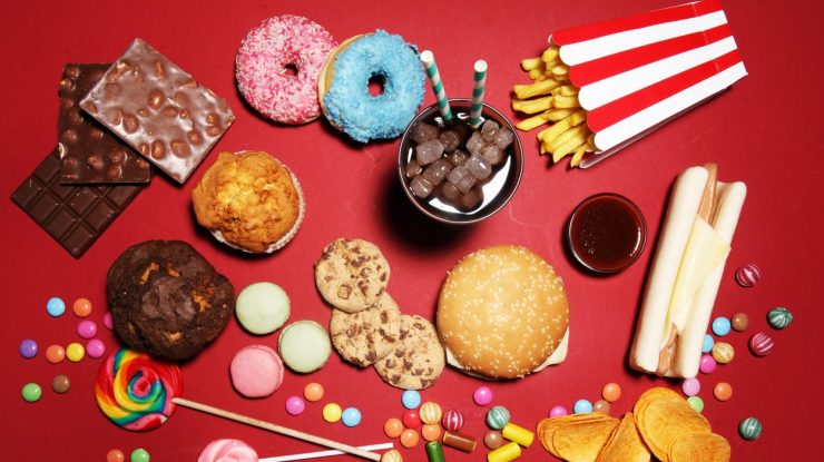 Mai multe țări din Europa au adoptat legi care taxează zahărul din alimente. Decizia ar aduce la bugetul României 684 milioane de euro