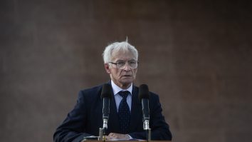 Octav Bjoza, reprezentant al deținuților politici anticomuniști, a fost demis de Cîțu. AUR: Gestul arată culoarea guvernului, roșul aprins al tancurilor bolșevice