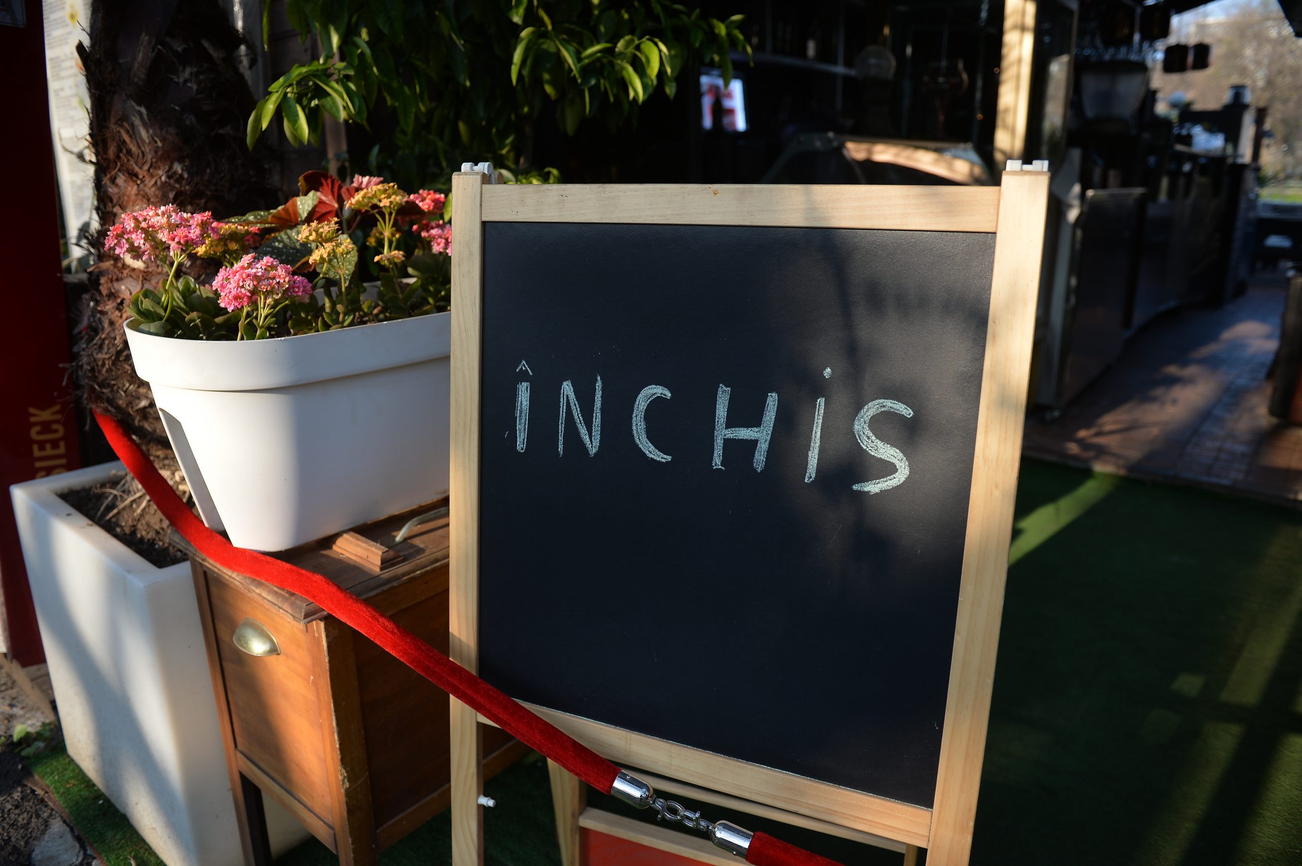 Guvernul a abandonat domeniul HORECA. Antreprenorii nu mai primesc ajutor din partea statului: „Ei ar trebui să ne susţină”