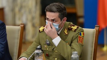 Prețul vaccinului anti-Covid rămâne secret în România. CNCAV, dat în judecată din cauza „tăcerii asurzitoare“ a lui Valeriu Gheorghiță