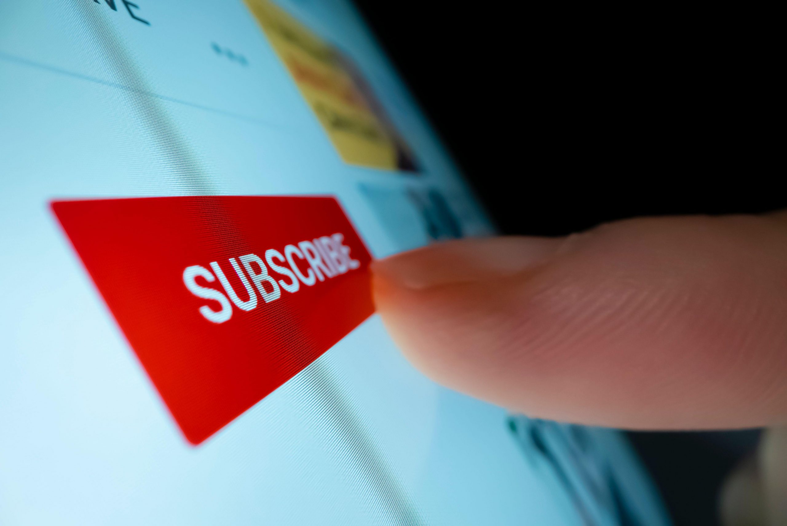 Ni se cer din ce în ce mai multe abonamente digitale pentru servicii până ieri gratuite. Care este explicația