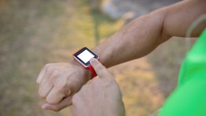 Ceasurile şi brăţările inteligente, la mare căutare în pandemie. Apple rămâne lider la vânzări