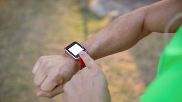 Ceasurile şi brăţările inteligente, la mare căutare în pandemie. Apple rămâne lider la vânzări