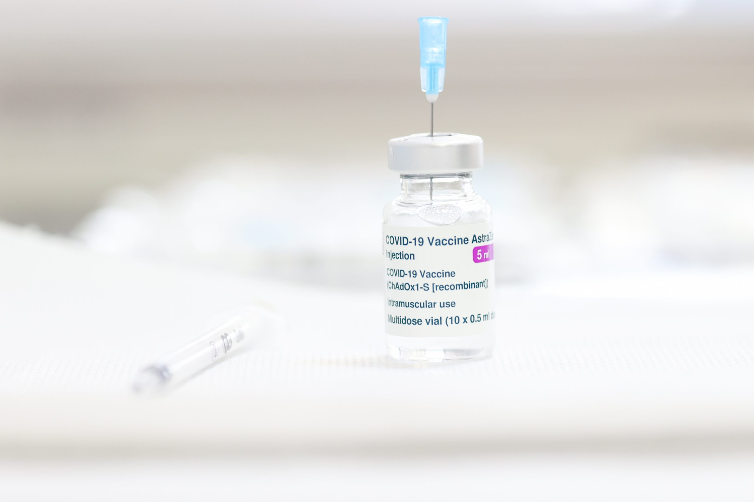 Dozele trimise de România în Republica Moldova, motiv de scandal. Consilierii locali ar fi dat şpagă pentru a fi vaccinaţi primii