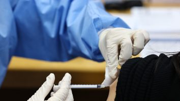 Două persoane din Coreea de Sud au murit după ce au făcut vaccinul de la AstraZeneca. Ambele aveau comorbidităţi