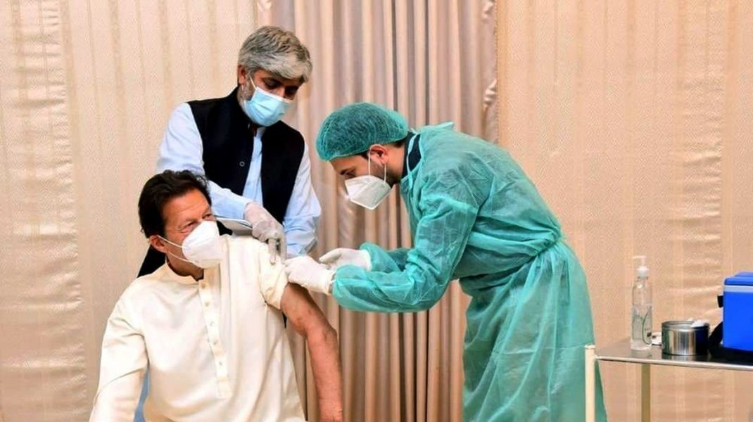Premierul pakistanez Imran Khan a fost testat pozitiv la coronavirus, la două zile după ce s-a vaccinat