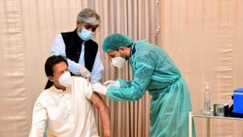 Premierul pakistanez Imran Khan a fost testat pozitiv la coronavirus, la două zile după ce s-a vaccinat