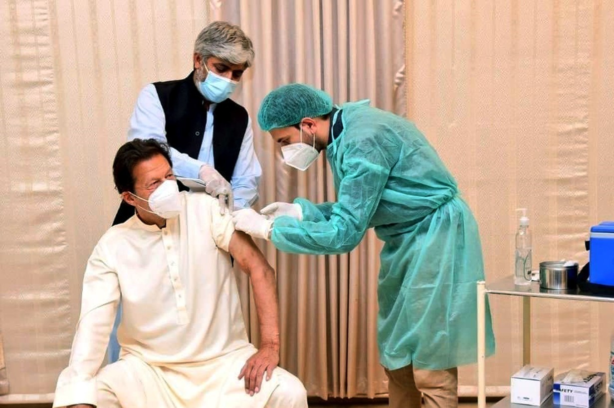 Premierul pakistanez Imran Khan a fost testat pozitiv la coronavirus, la două zile după ce s-a vaccinat