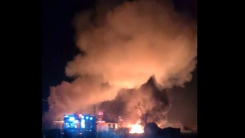 VIDEO. Incendiu puternic în Prahova, la o societate care fabrică produse din ţiţei. Două victime în stare gravă