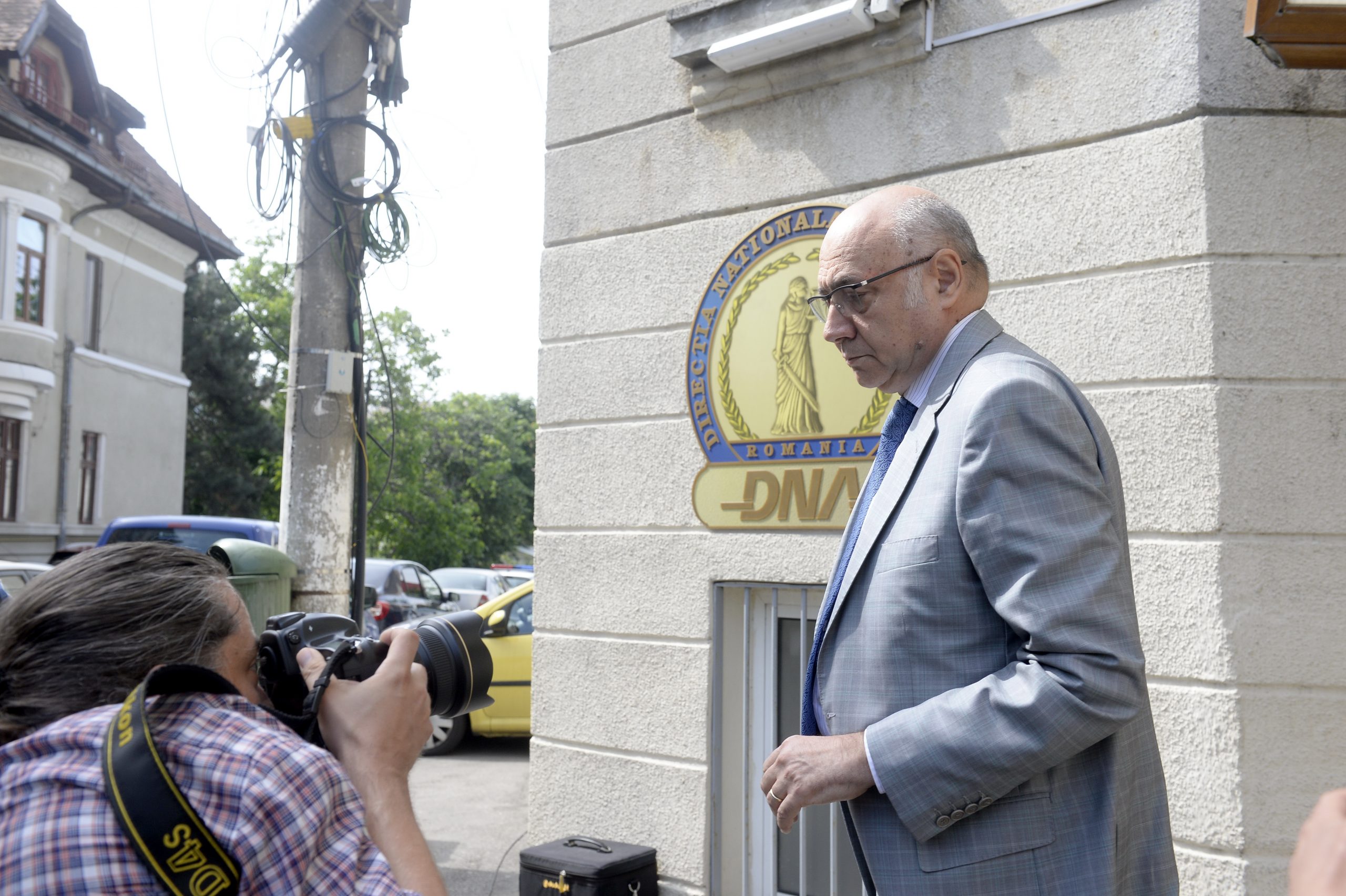 Irinel Popescu şi Vasile Ciurchea, foşti preşedinţi ai CNAS, trimiși în judecată de DNA. Ar fi prejudiciat statul cu 8 milioane de euro