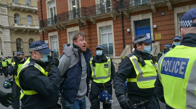 Mii de oameni au protestat în Londra anti-lockdown.