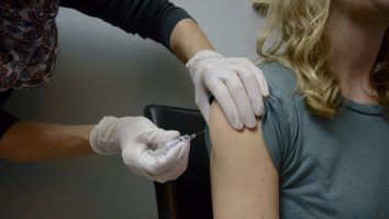 Efectul advers mai puțin cunoscut al vaccinării împotriva Covid-19. Sunt afectate doar femeile