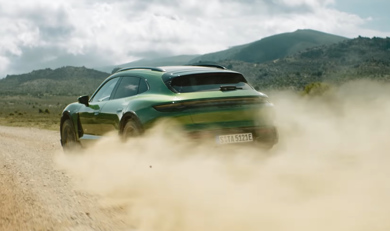 Porsche Taycan Cross Turismo, cel de-al doilea electromobil al germanilor, disponibil în patru versiuni