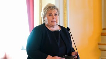 Premierul Norvegiei și-a cerut scuze pentru încălcarea regulilor COVID la petrecerea dată de ziua sa