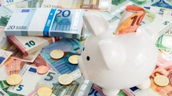 Bani în pușculiță.