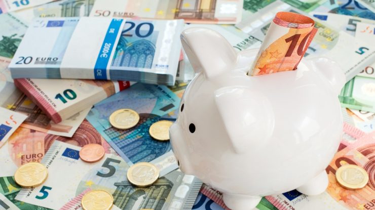 Bani în pușculiță.