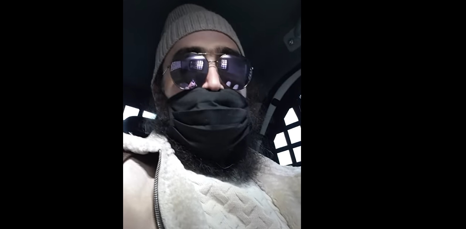 VIDEO. Un fost stareţ din Moldova suține că a fost violat la Socola. Mesajul preotului din mașina poliției