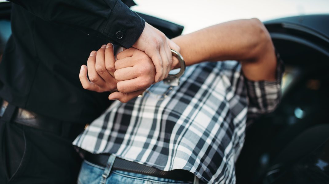 Un bărbat care a evadat anul trecut din închisoare, prins la furat într-o clădire de birouri