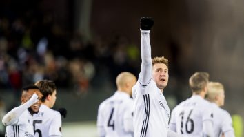 Ruşii au instalat clinică mobilă la stadion: Mergi la meci și pleci de acolo vaccinat cu Sputnik V