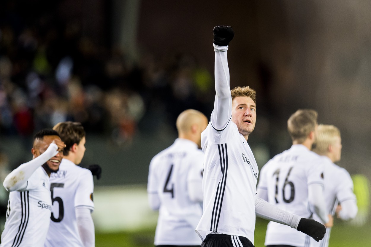 Ruşii au instalat clinică mobilă la stadion: Mergi la meci și pleci de acolo vaccinat cu Sputnik V