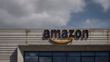 Un fost angajat Amazon spune că aproape şi-a pierdut casa după ce a fost concediat de către un algoritm al companiei