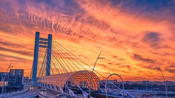 România, sub un cer de foc. Imaginile uimitoare care au inundat rețelele sociale. VIDEO