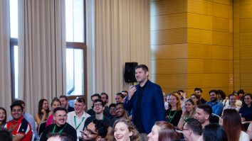 Programul din România care te ajută să devii lider sau antreprenor sub îndrumarea profesorilor de la Harvard sau Stanford. Ce spune o participantă