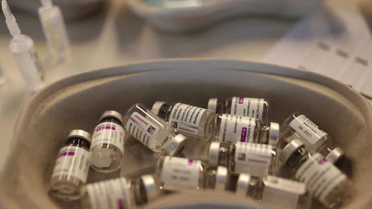 Comisia Europeană nu va reînnoi contractele cu AstraZeneca și Johnson & Johnson