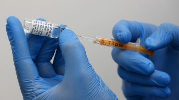 Există o legătură între apariţia cheagurilor de sânge şi vaccinul AstraZeneca, arată un raport efectuat în Germania
