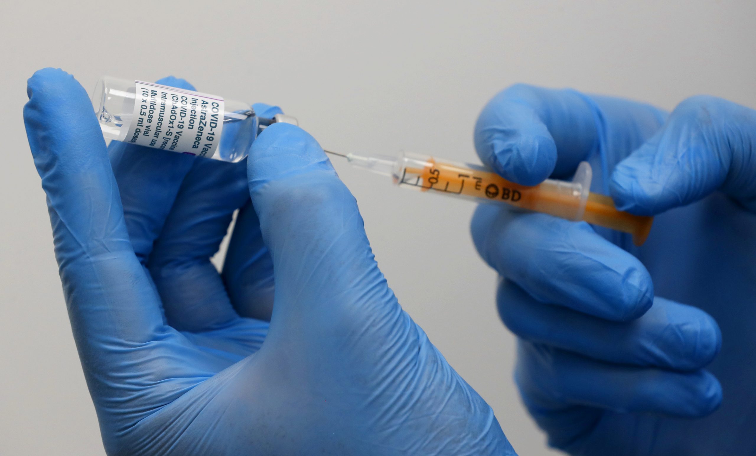 Există o legătură între apariţia cheagurilor de sânge şi vaccinul AstraZeneca, arată un raport efectuat în Germania