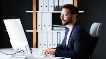 Doar un român din trei vrea să aibă un job la stat. Cum se explică dorința de a lucra pentru un angajator privat