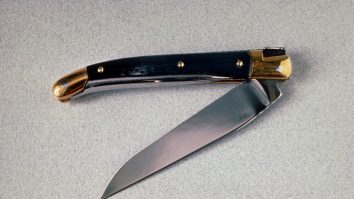 Un minor de 13 ani a fost găsit cu un briceag asupra sa, în timpul protestelor împotriva restricțiilor