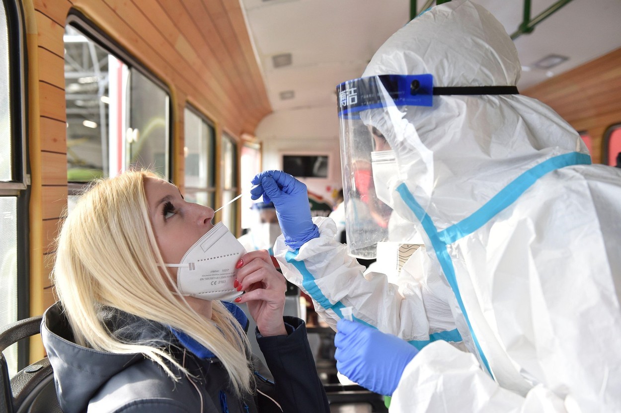 Marea Britanie, amenințată de tulpina indiană. A fost atins cel mai mare număr de infectări zilnice din ultimele patru luni