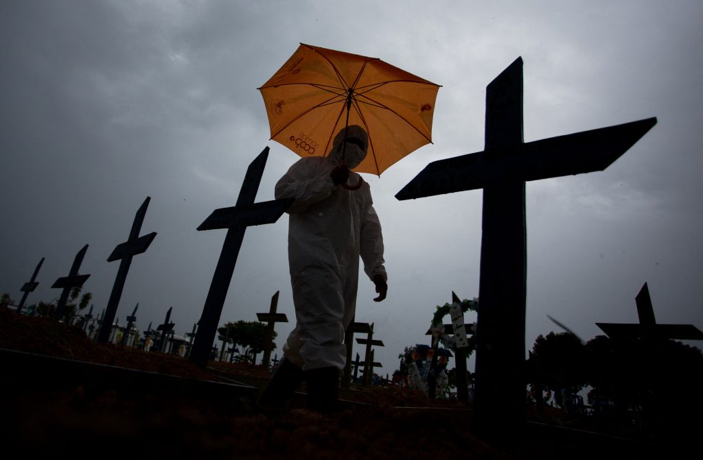 Angajatul unui cimitir a murit după ce a fost îngropat de viu într-un mormânt