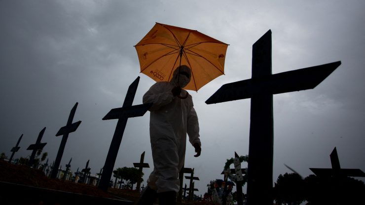 Angajatul unui cimitir a murit după ce a fost îngropat de viu într-un mormânt