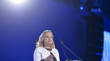 Povestea Corinei Crețu. Cum a ajuns de la Fabrica de Mașini-Unelte Blaj să conducă politica de dezvoltare a 28 de state membre UE