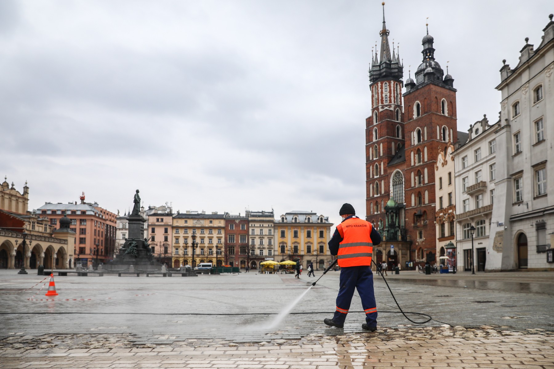 Valul trei al pandemiei obligă statele să introducă noi măsuri. Restricțiile valabile în țările europene