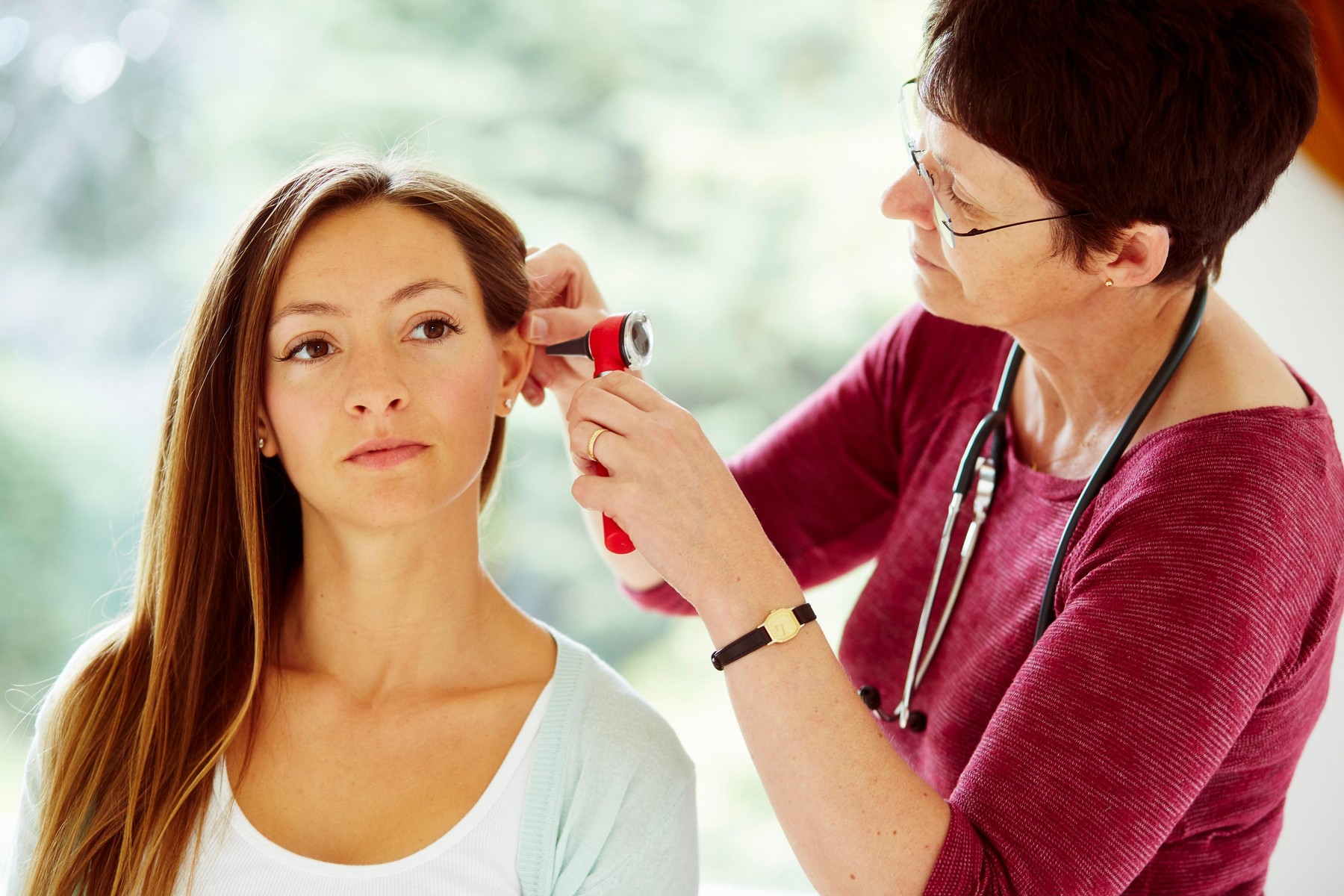 OMS avertizează: Aproximativ un sfert din populația lumii va avea probleme cu auzul până în 2050. Care sunt motivele