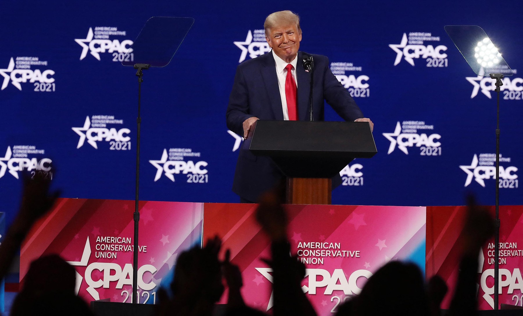 Donald Trump a ironizat sportivii transgender: „Femeile nu pot concura împotriva unor bărbați biologici”