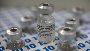 18 doze de vaccin Pfizer au fost aruncate la gunoi, din greșeală, în Arad