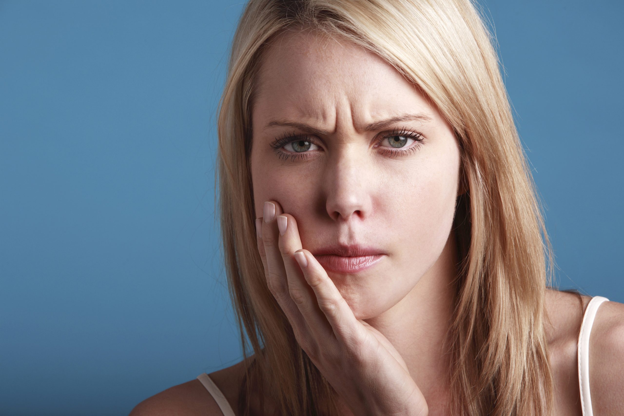 Sensibilitatea dentară, explicată de un medic stomatolog. Care sunt cauzele și cum putem preveni această situație