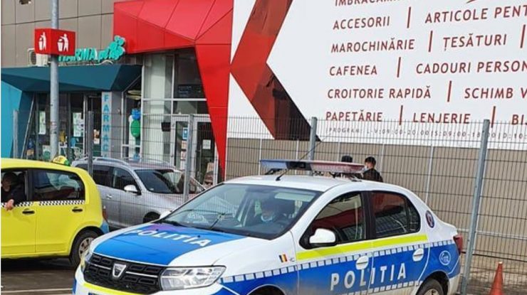 Polițiști aflați în misiune, amendați cu 2.000 de lei după ce au parcat pe locurile pentru persoane cu handicap