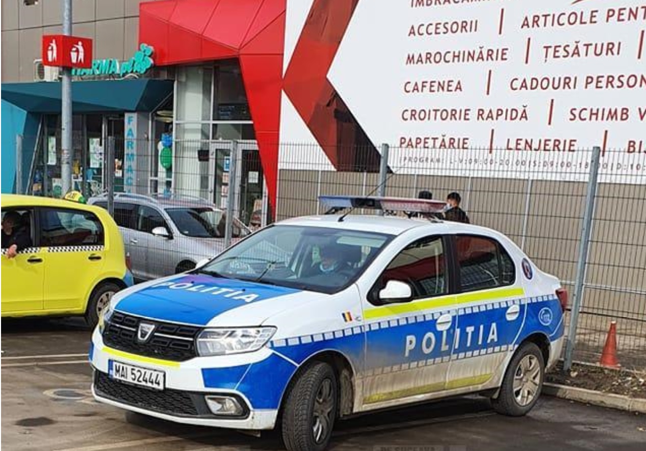 Polițiști aflați în misiune, amendați cu 2.000 de lei după ce au parcat pe locurile pentru persoane cu handicap