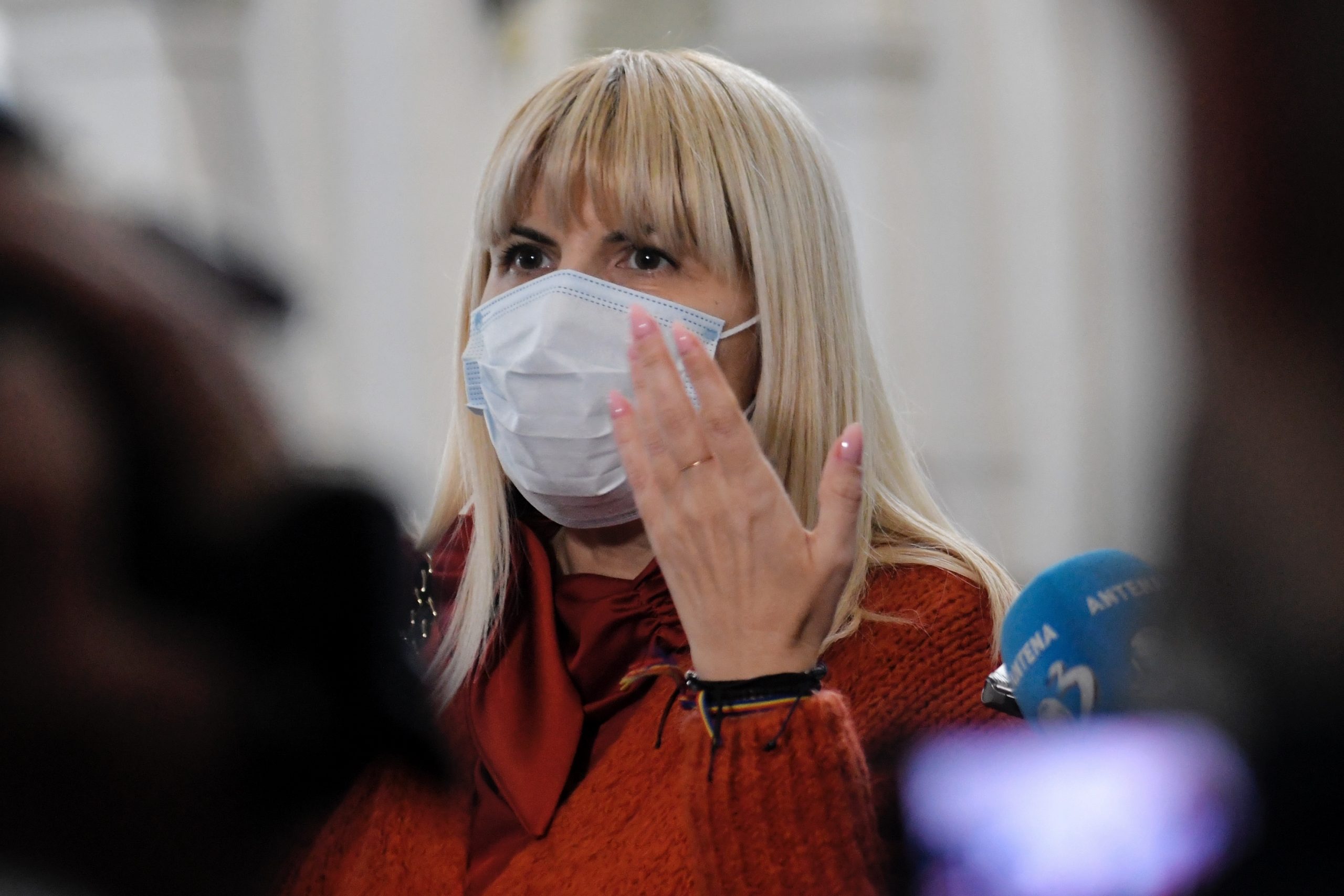 Elena Udrea, pesimistă după ce a fost audiată în dosarul Hidroelectrica: „Cum, Doamne iartă-mă, să te mai aperi?”